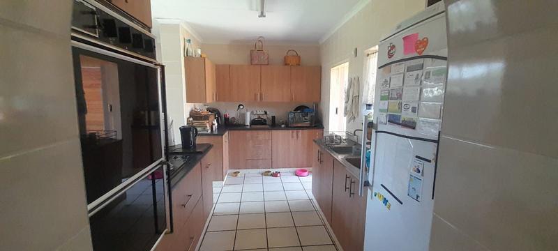 4 Bedroom Property for Sale in Mountain View Gauteng