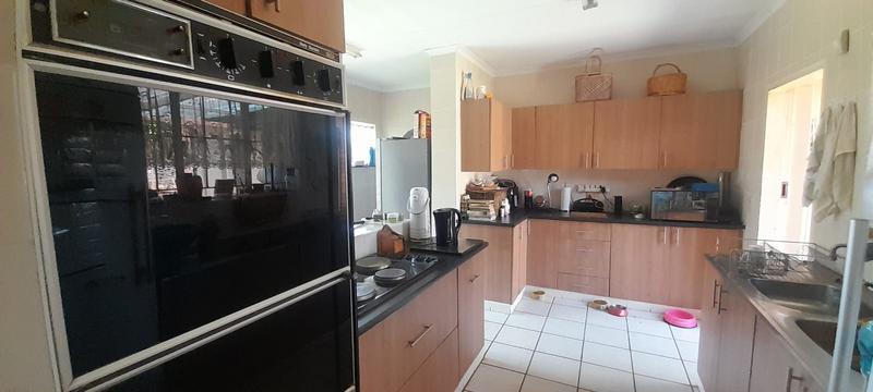 4 Bedroom Property for Sale in Mountain View Gauteng