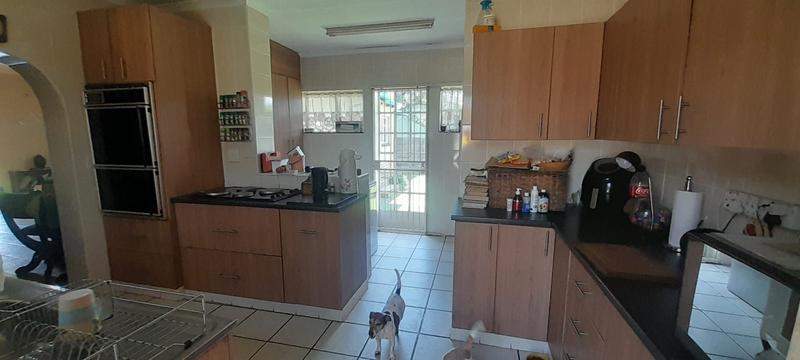 4 Bedroom Property for Sale in Mountain View Gauteng