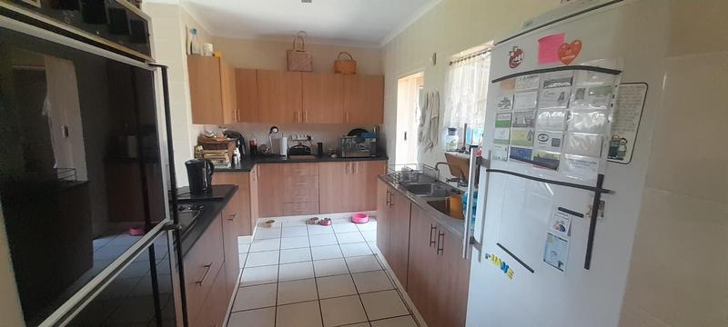 4 Bedroom Property for Sale in Mountain View Gauteng