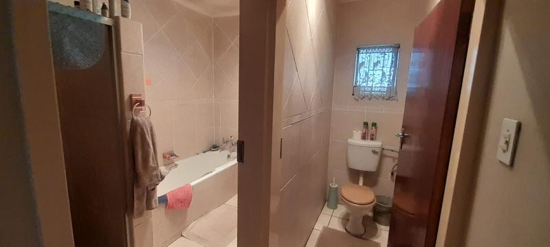 4 Bedroom Property for Sale in Mountain View Gauteng