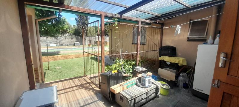 4 Bedroom Property for Sale in Mountain View Gauteng