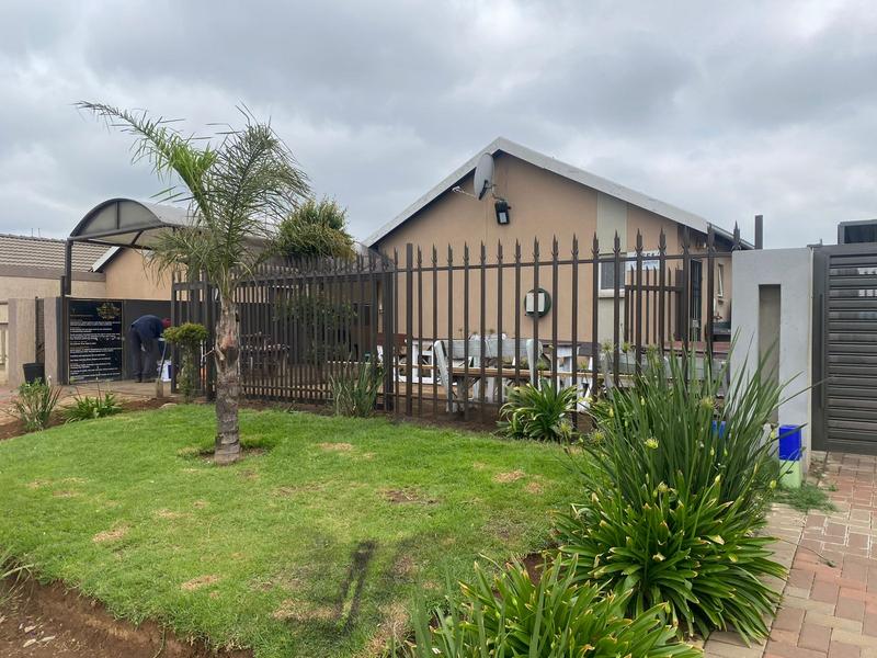 2 Bedroom Property for Sale in Windmill Park Gauteng