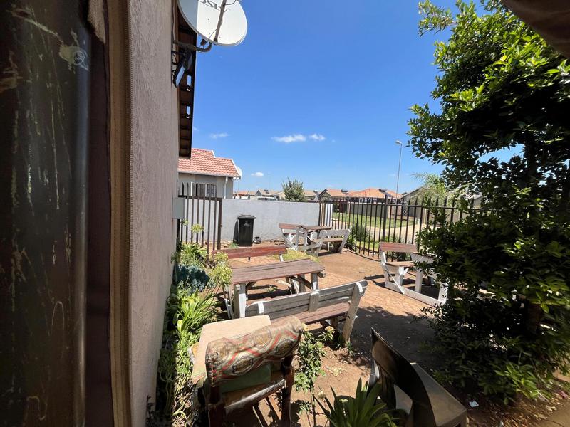 2 Bedroom Property for Sale in Windmill Park Gauteng