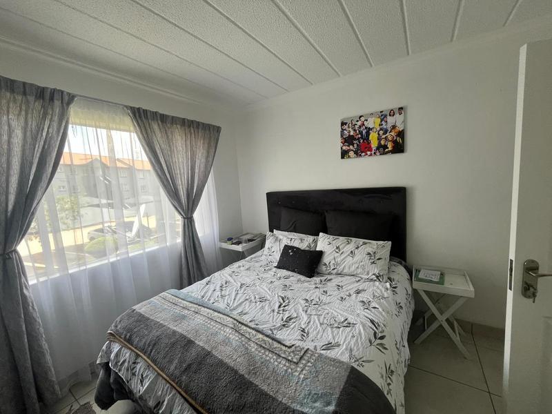 2 Bedroom Property for Sale in Linmeyer Gauteng