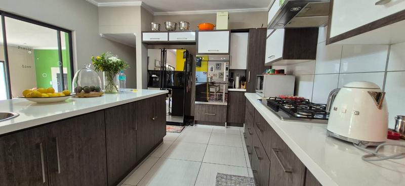 4 Bedroom Property for Sale in Midstream Ridge Gauteng