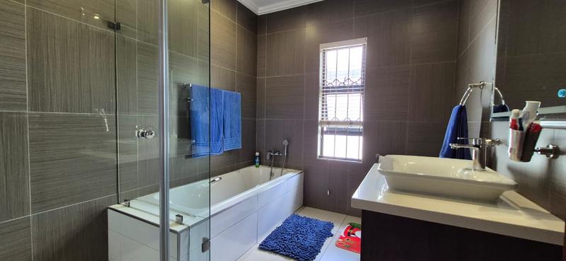 4 Bedroom Property for Sale in Midstream Ridge Gauteng