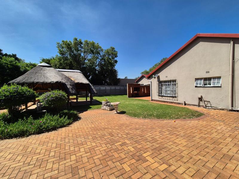 3 Bedroom Property for Sale in Brackenhurst Gauteng