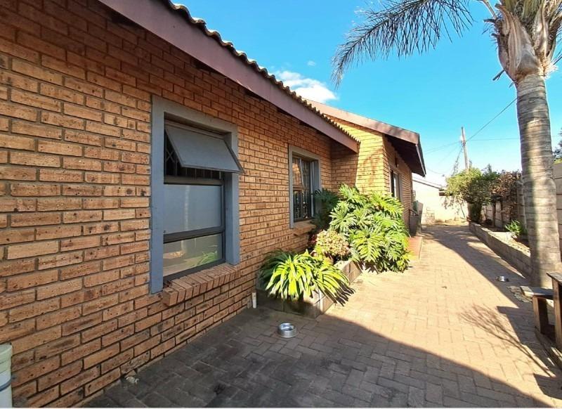 3 Bedroom Property for Sale in Raceview Gauteng
