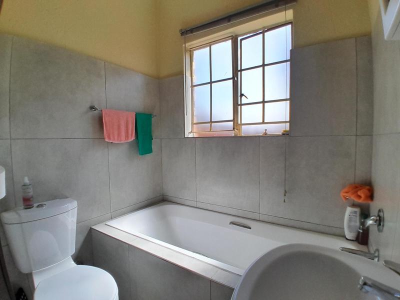 2 Bedroom Property for Sale in Heuwelsig Estate Gauteng