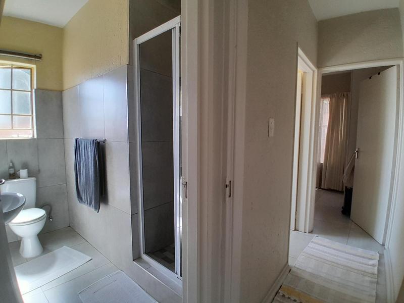 2 Bedroom Property for Sale in Heuwelsig Estate Gauteng