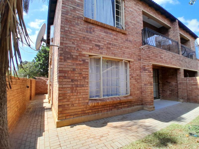 2 Bedroom Property for Sale in Heuwelsig Estate Gauteng