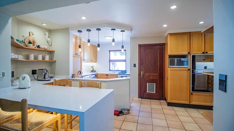 To Let 4 Bedroom Property for Rent in Bedfordview Gauteng