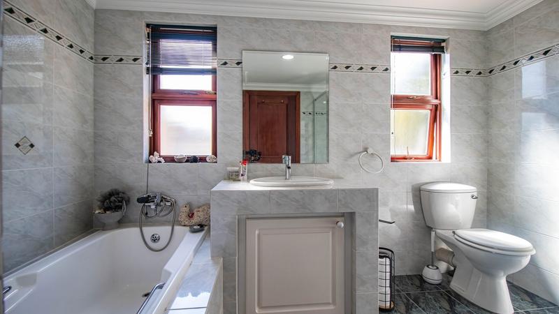 To Let 4 Bedroom Property for Rent in Bedfordview Gauteng