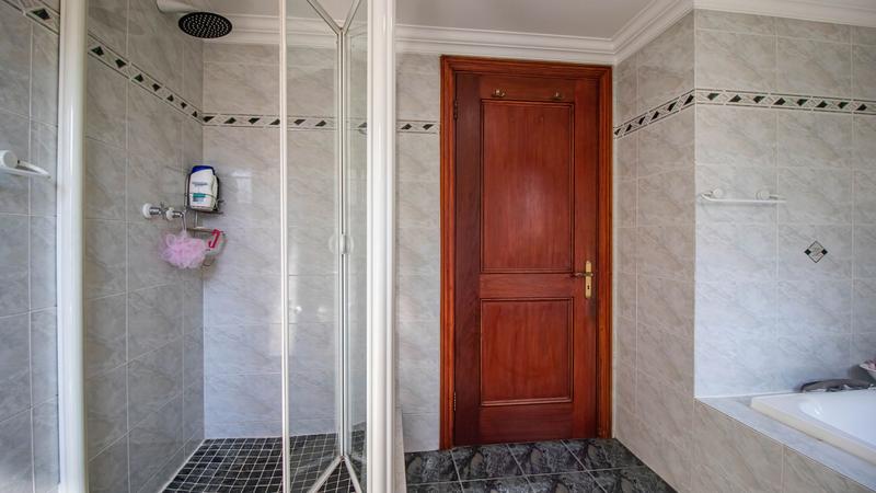 To Let 4 Bedroom Property for Rent in Bedfordview Gauteng