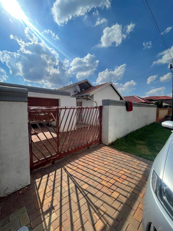 To Let 3 Bedroom Property for Rent in Dobsonville Ext 4 Gauteng