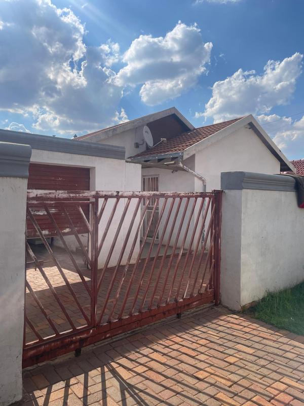 To Let 3 Bedroom Property for Rent in Dobsonville Ext 4 Gauteng