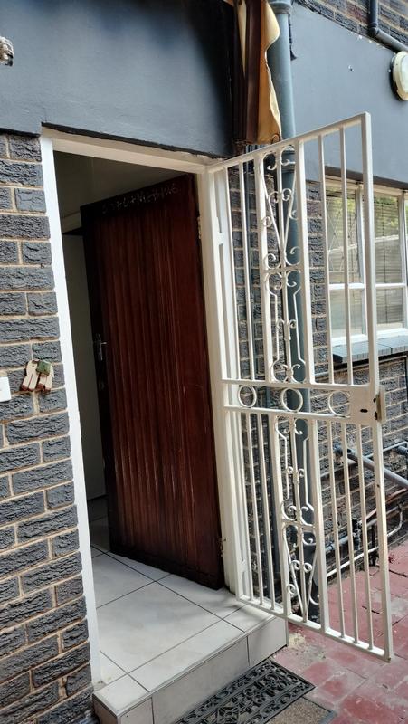 2 Bedroom Property for Sale in Kew Gauteng