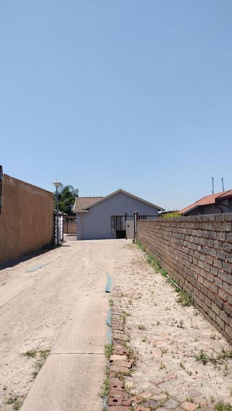 2 Bedroom Property for Sale in Lotus Gardens Gauteng