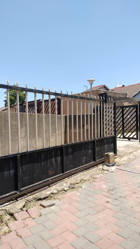 2 Bedroom Property for Sale in Lotus Gardens Gauteng