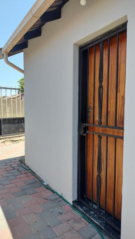 2 Bedroom Property for Sale in Lotus Gardens Gauteng