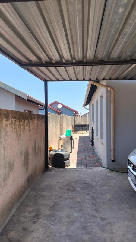 2 Bedroom Property for Sale in Lotus Gardens Gauteng