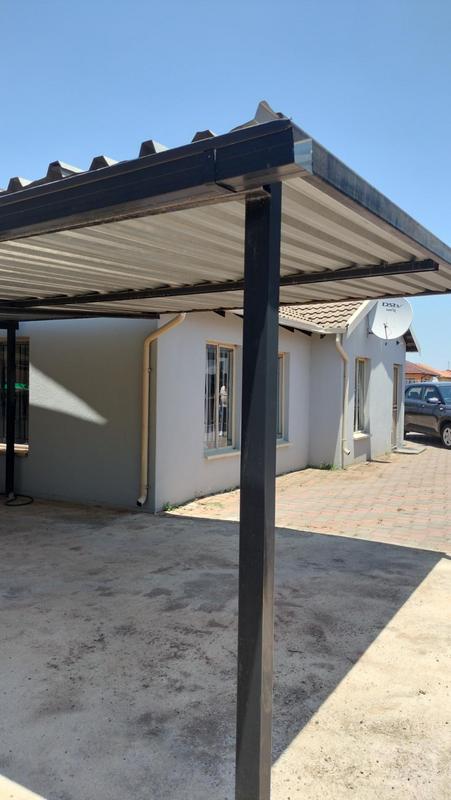 2 Bedroom Property for Sale in Lotus Gardens Gauteng