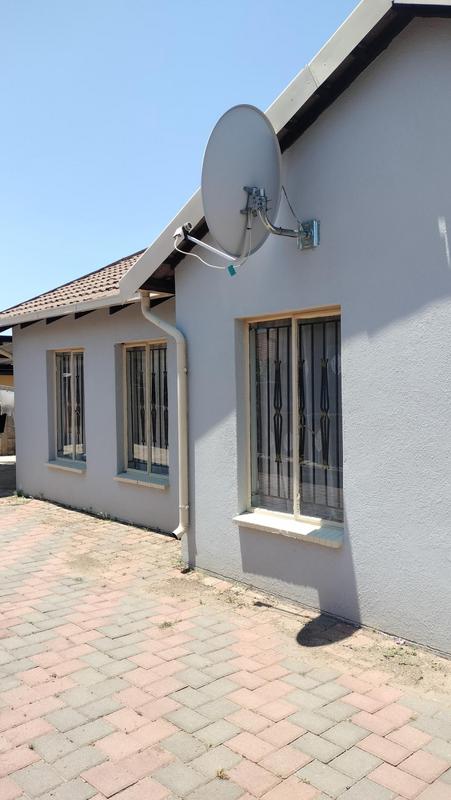 2 Bedroom Property for Sale in Lotus Gardens Gauteng