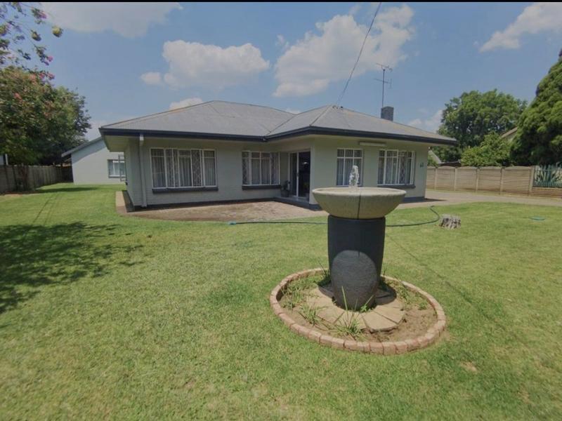 5 Bedroom Property for Sale in Three Rivers Gauteng