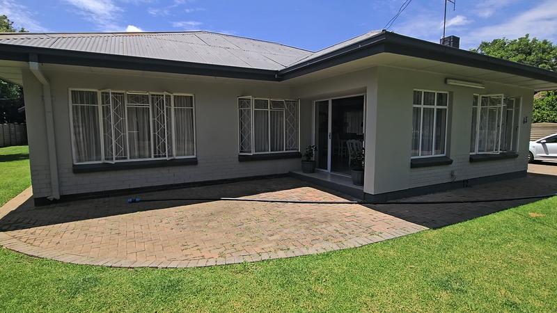 5 Bedroom Property for Sale in Three Rivers Gauteng