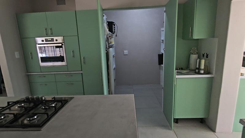 5 Bedroom Property for Sale in Three Rivers Gauteng