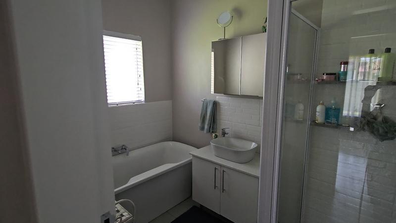 5 Bedroom Property for Sale in Three Rivers Gauteng