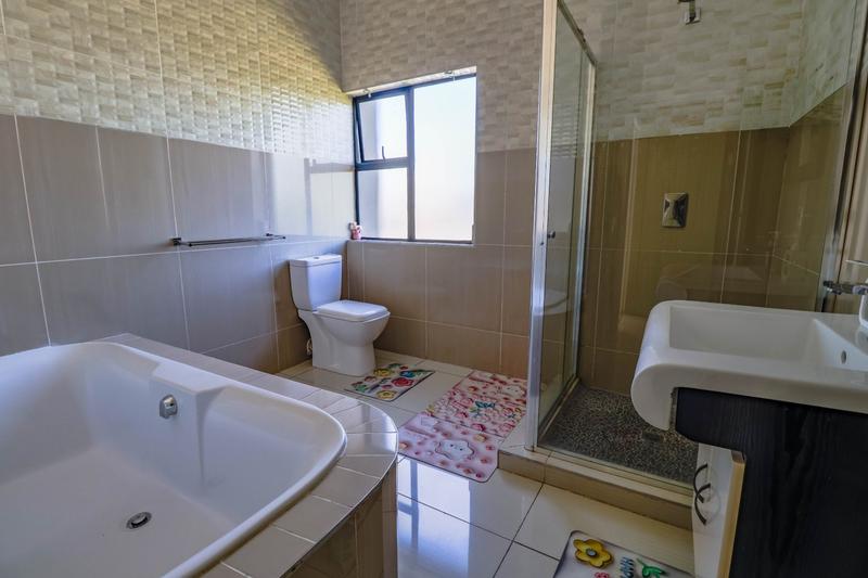 4 Bedroom Property for Sale in Copperleaf Estate Gauteng