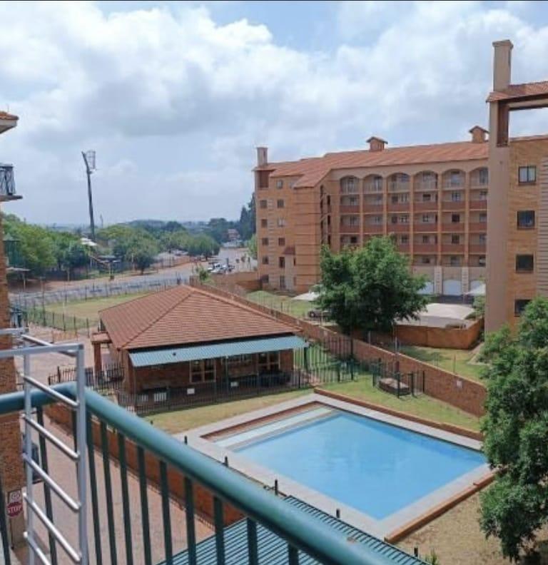 1 Bedroom Property for Sale in Die Hoewes Gauteng