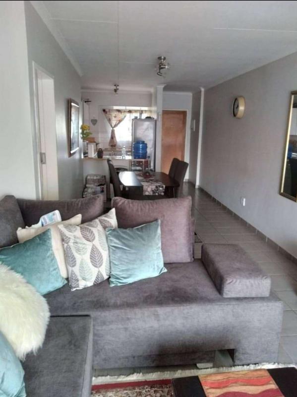 1 Bedroom Property for Sale in Die Hoewes Gauteng