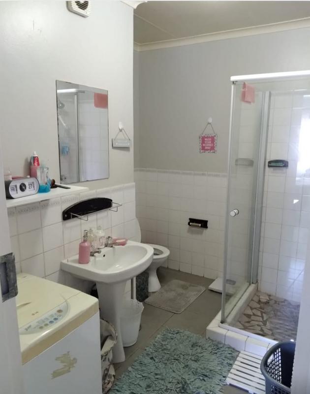 1 Bedroom Property for Sale in Die Hoewes Gauteng