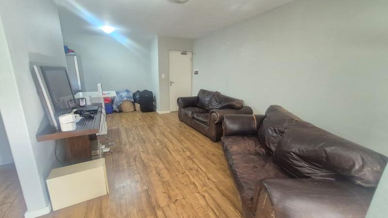 1 Bedroom Property for Sale in Linden Gauteng