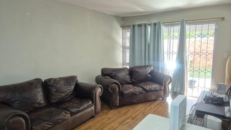 1 Bedroom Property for Sale in Linden Gauteng