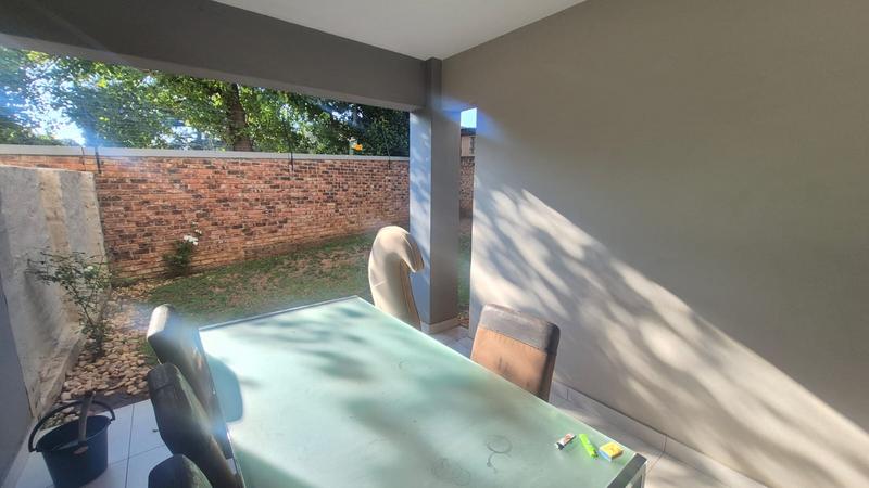 1 Bedroom Property for Sale in Linden Gauteng