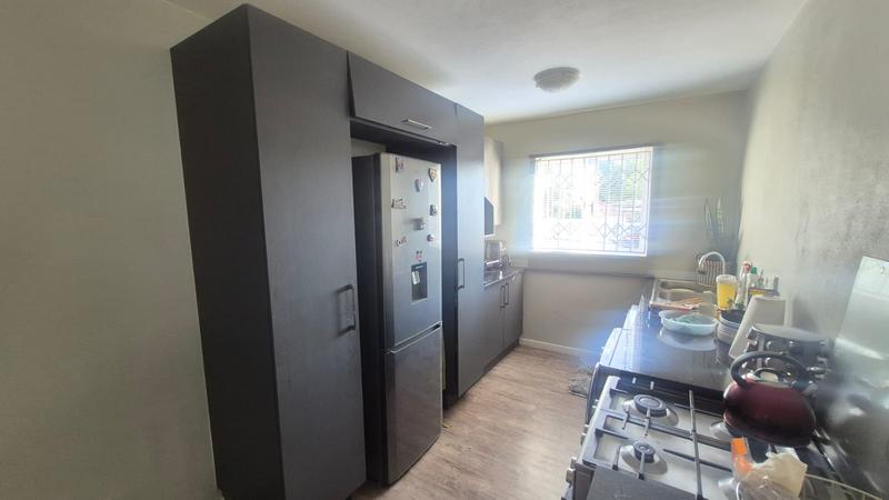 1 Bedroom Property for Sale in Linden Gauteng