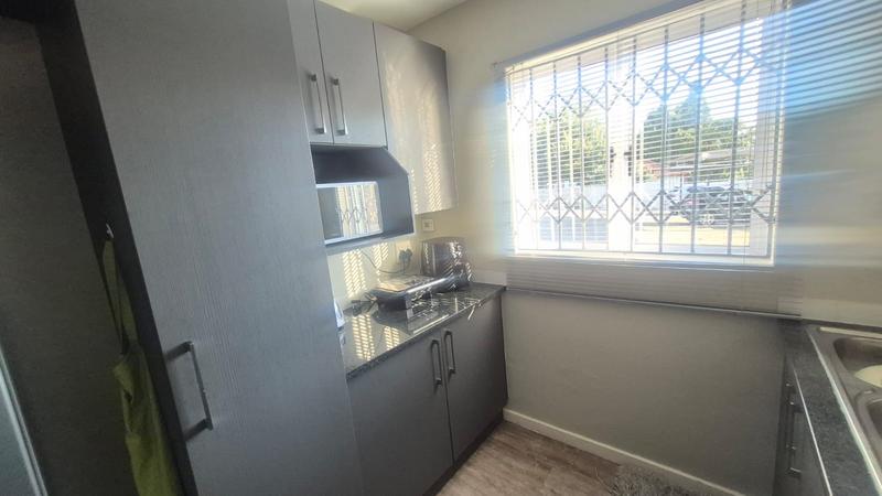 1 Bedroom Property for Sale in Linden Gauteng