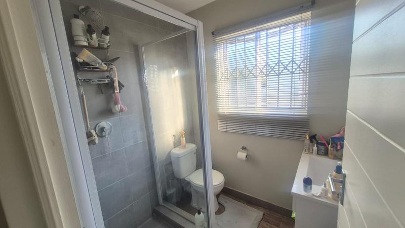 1 Bedroom Property for Sale in Linden Gauteng