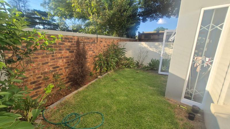 1 Bedroom Property for Sale in Linden Gauteng