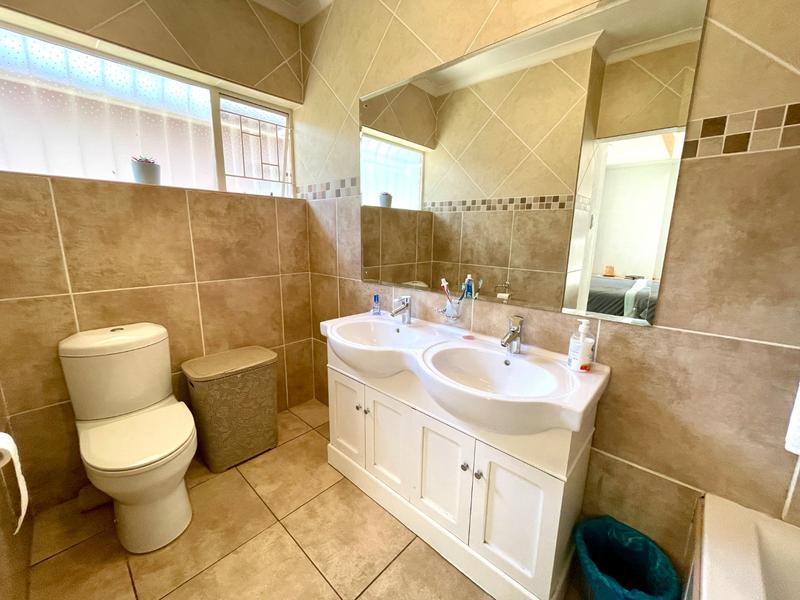 5 Bedroom Property for Sale in Noordheuwel Gauteng