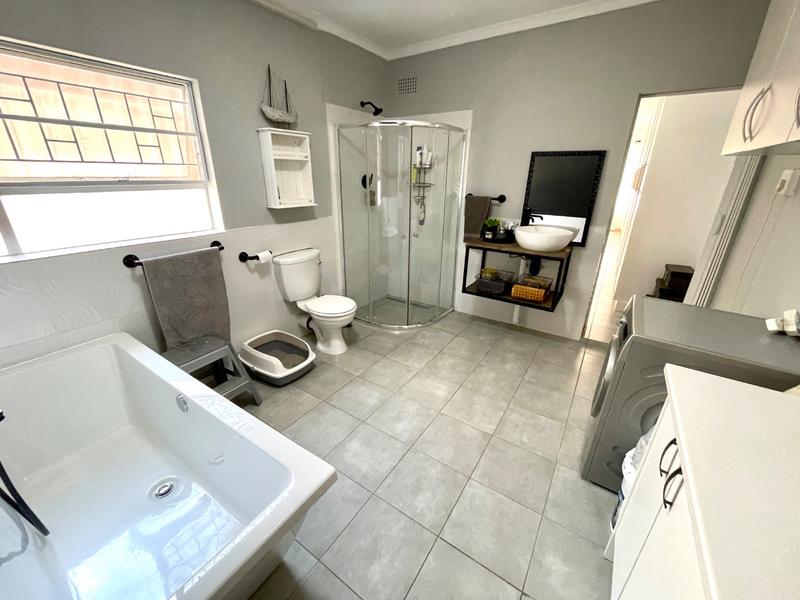 5 Bedroom Property for Sale in Noordheuwel Gauteng