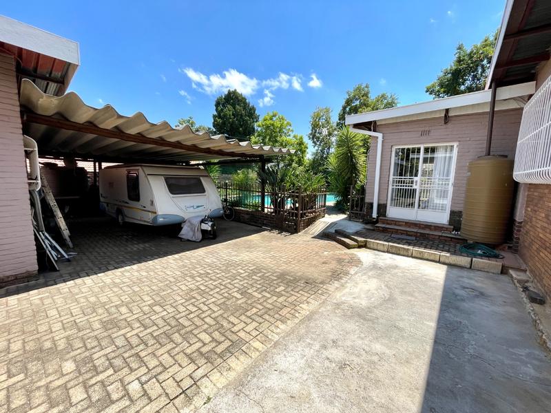 5 Bedroom Property for Sale in Noordheuwel Gauteng
