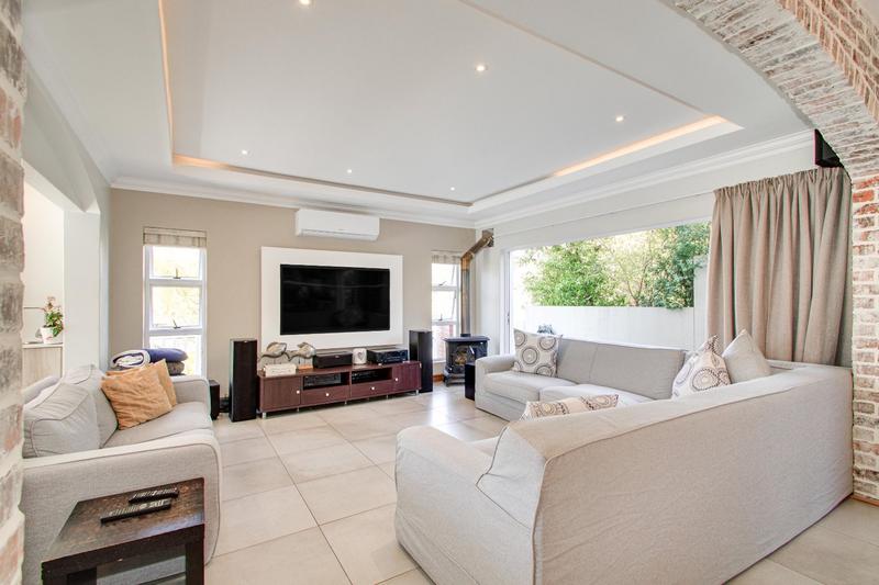 To Let 4 Bedroom Property for Rent in Helderfontein Estate Gauteng