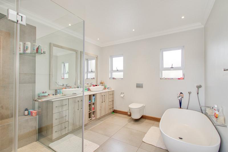 To Let 4 Bedroom Property for Rent in Helderfontein Estate Gauteng