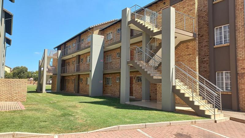 To Let 2 Bedroom Property for Rent in Monavoni Gauteng