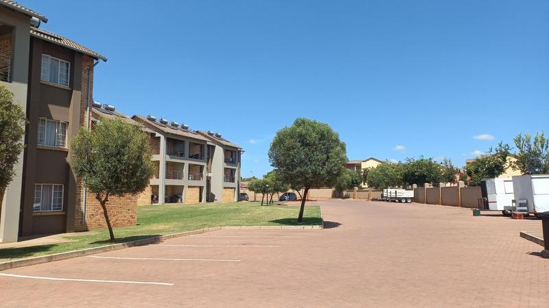To Let 2 Bedroom Property for Rent in Monavoni Gauteng